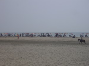 Στην πλαζ του Cox' s Bazar, στον Κόλπο της Βεγγάλης, κοντά στα σύνορα με Μυανμάρ