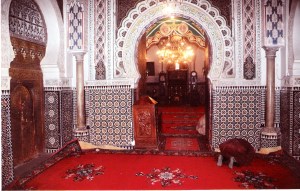 Το χαλί είτε τέντα στην έρημο είτε θαλπωρή στην Κ. Ασία χαίρει εκτίμησης στο Ισλάμ κι η σούρα 88 στο Κοράνι το θεωρεί πλούτο στα επέκεινα