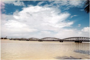 Η μήκους 507 μ. γέφυρα Faidherbe, σήμα κατατεθέν του St Louis, πρωτολειτούργησε το 1897