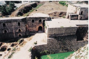 Πέτρα, χώμα και νερό σε χρώματα αραβικά, οθωμανικά, βυζαντινά...