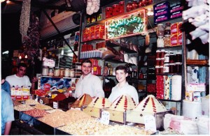 Ξηροί καρποί, χαλβάς, γλυκά και ταχίνι εκ Συρίας