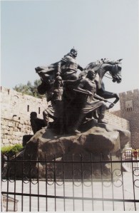 Άγαλμα του Σαλαντίν που νίκησε τους τυχοδιώκτες σταυροφόρους (Δαμασκός)