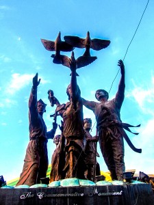 Στο Μνημείο Ειρήνης και Ενότητας του Μιντανάο. 