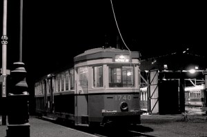 To 1948, όταν γράφτηκε το πρώτο αρχοντορεμπέτικο, το τραμ το τελευταίο περνούσε στις 11:30 το βράδυ.