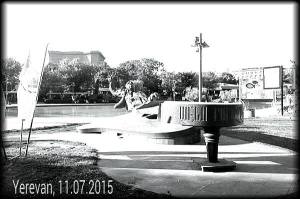 Το άγαλμα του Arno Babajanian στο κέντρο του Γιερεβάν.