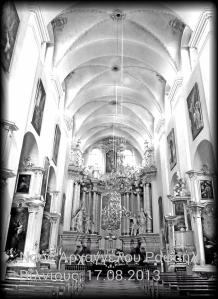 Το εσωτερικό της εκκλησίας του Αρχαγγέλου Ραφαήλ στο Βίλνιους. 