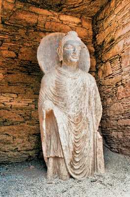 Άγαλμα του Βούδα με εμφανή την ελληνιστική επίδραση