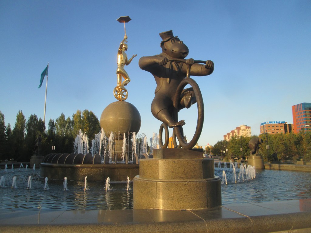 Αυτή η εικόνα δεν έχει ιδιότητα alt. Το όνομα του αρχείου είναι astana-circus-1.jpg